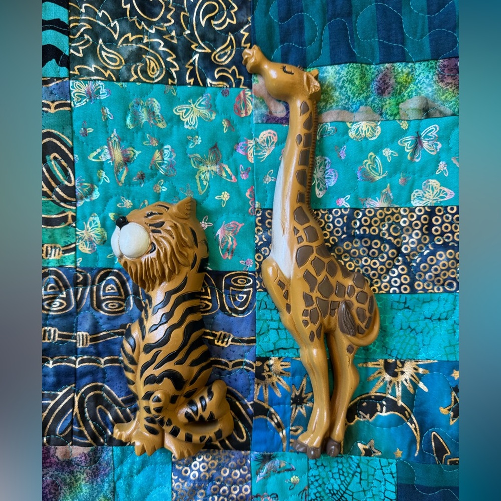 Animal Figurine Set - Tiger and Giraffe